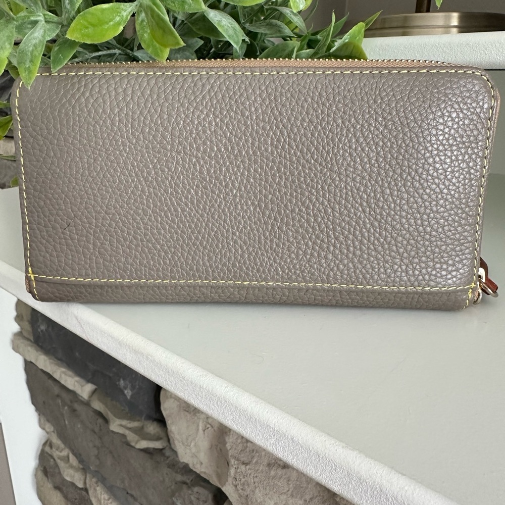 SOLD - Dooney Pebble Grain Zip Around Taupe Wallet - Picture 3 of 12